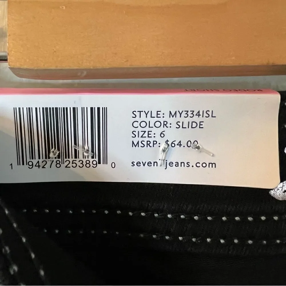 NWT Seven7 Rodeo Short Size 6 Black Denim 5” Inseam Crafted Stitches